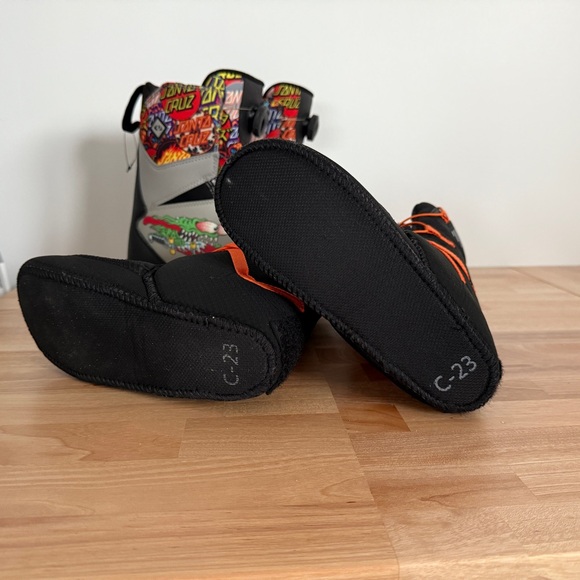 ThirtyTwo Youth Lashed BOA Santa Cruz Snowboard Boots, Youth Size 4 - Picture 11 of 11